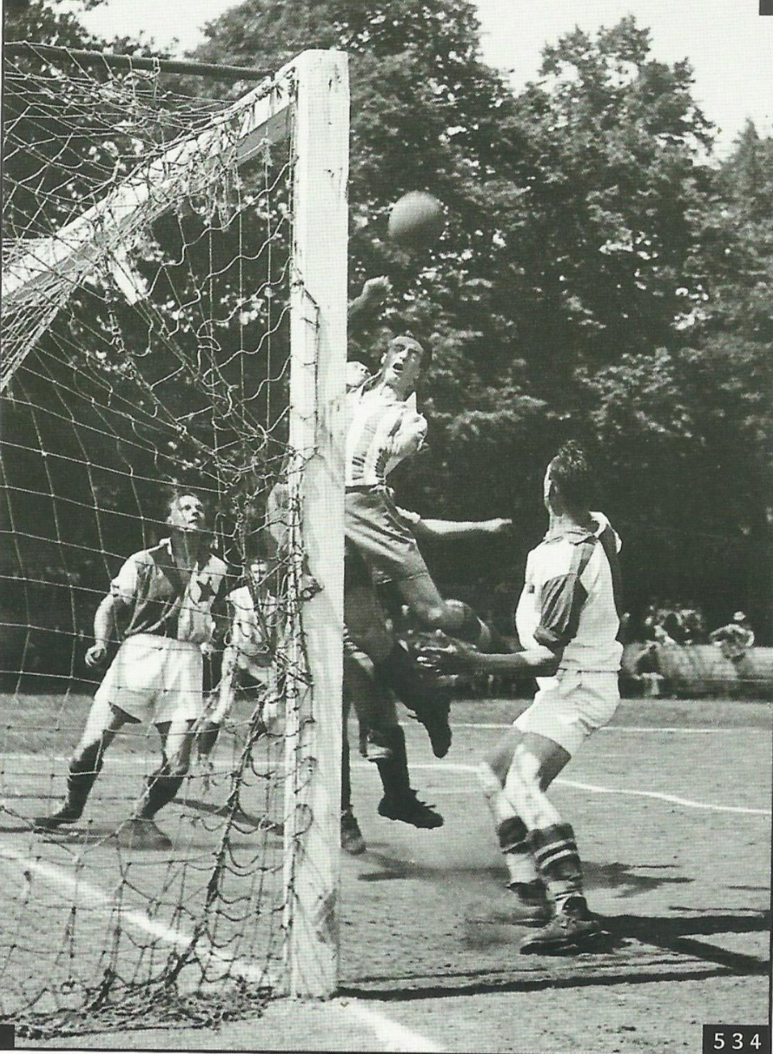 Z archivu fotbalového oddílu Slavia Hradec Králové